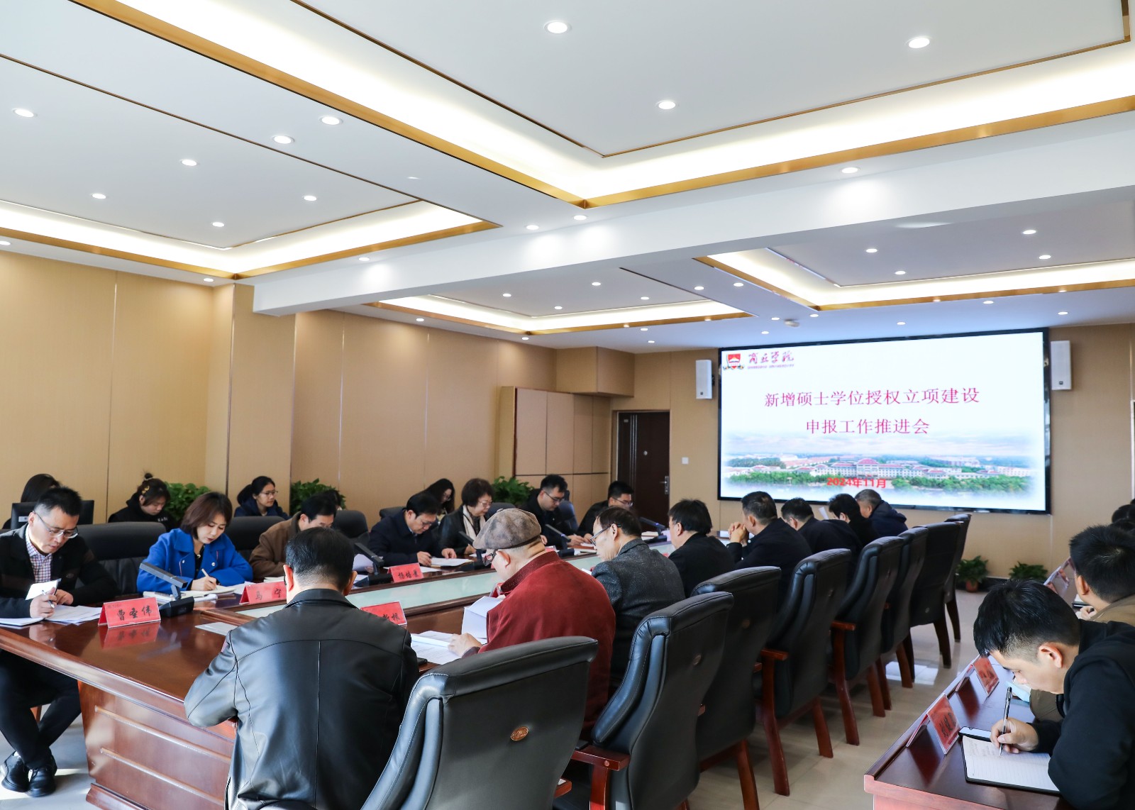摄影记者王非凡修2.jpg