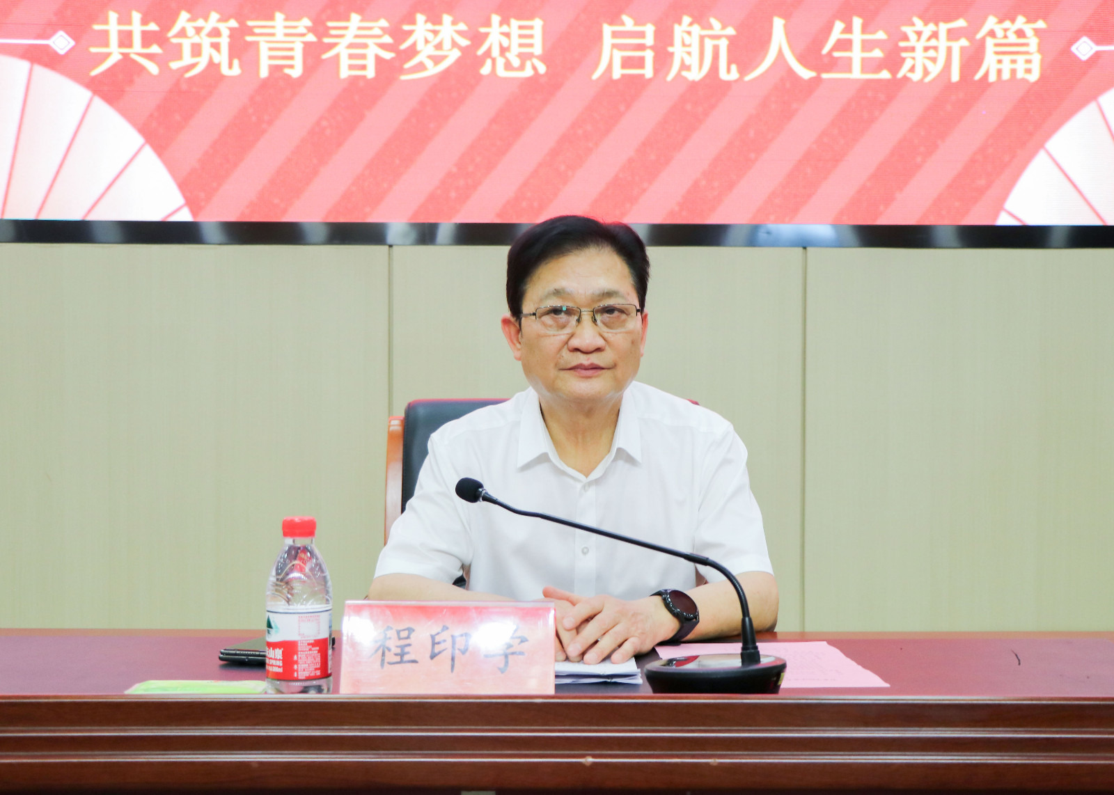 摄影记者张昊智修 (2).jpg