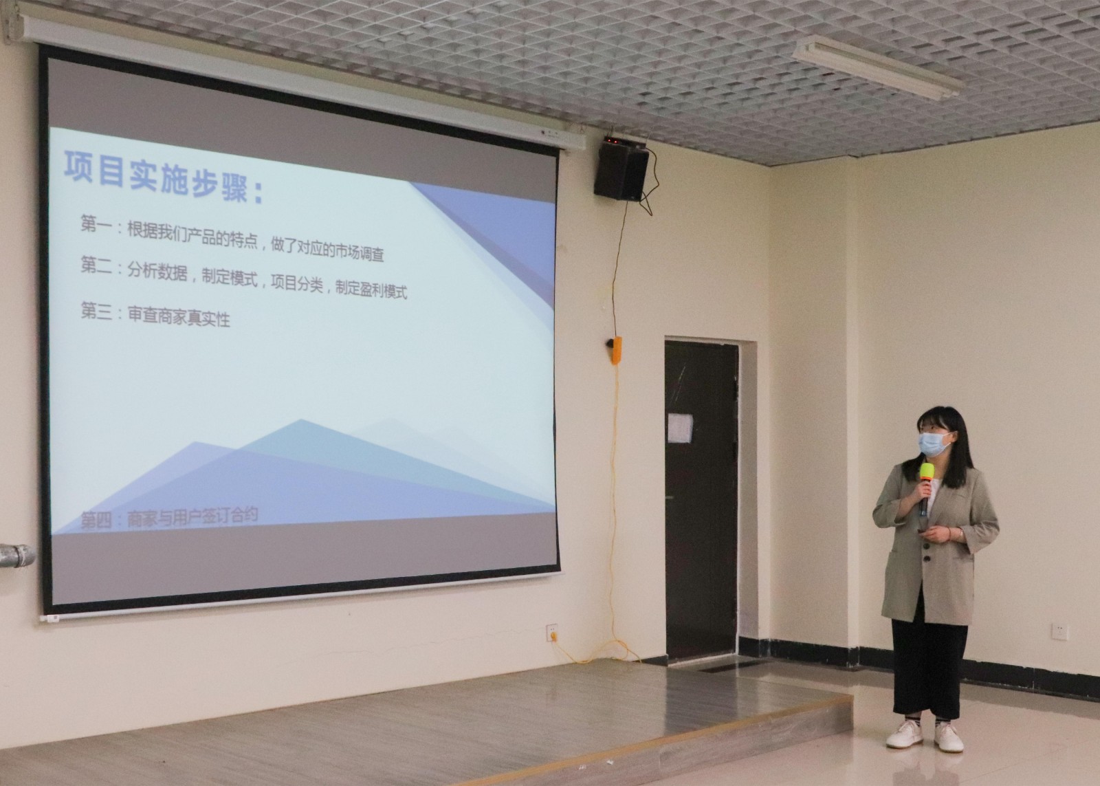 摄影记者陈会会 (6).jpg 摄影记者陈会会 (6).jpg