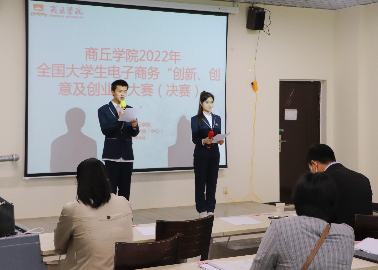 摄影记者陈会会 (1).jpg 摄影记者陈会会 (1).jpg