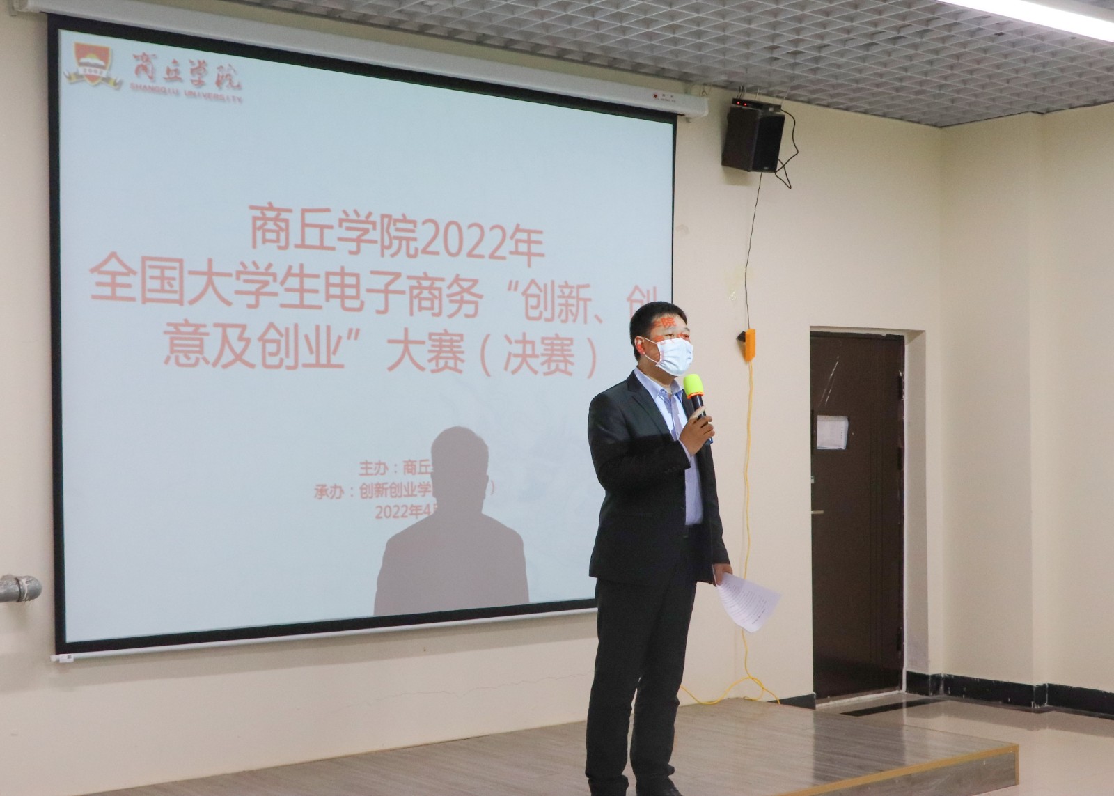 摄影记者陈会会 (2).jpg 摄影记者陈会会 (2).jpg