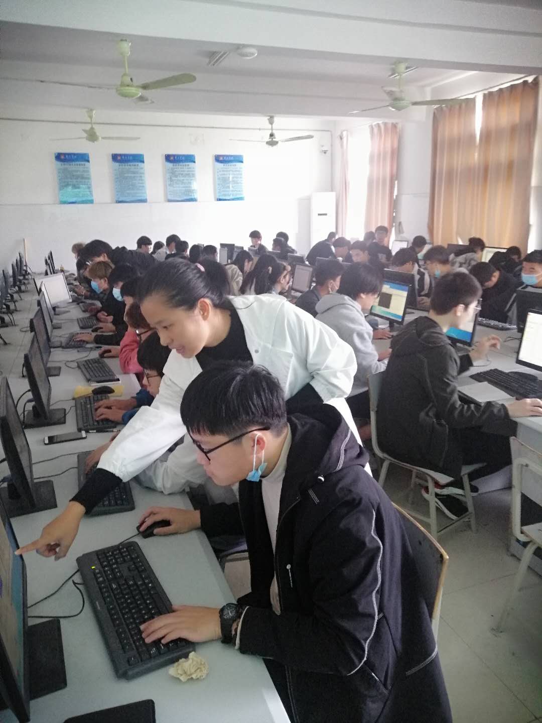 F:\教促办\2020-2021第一学期\听课照片\计算机学院 朱慧珍.jpg