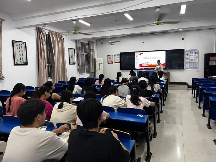 消防安全班会1.jpg