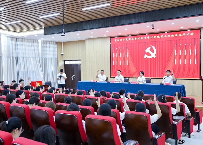 换届3.jpg 换届3.jpg