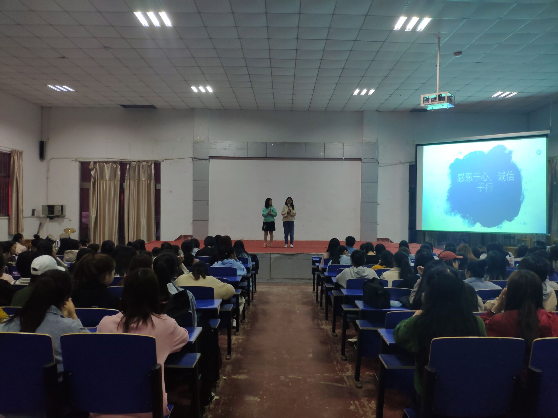 主题班会.jpg 主题班会.jpg